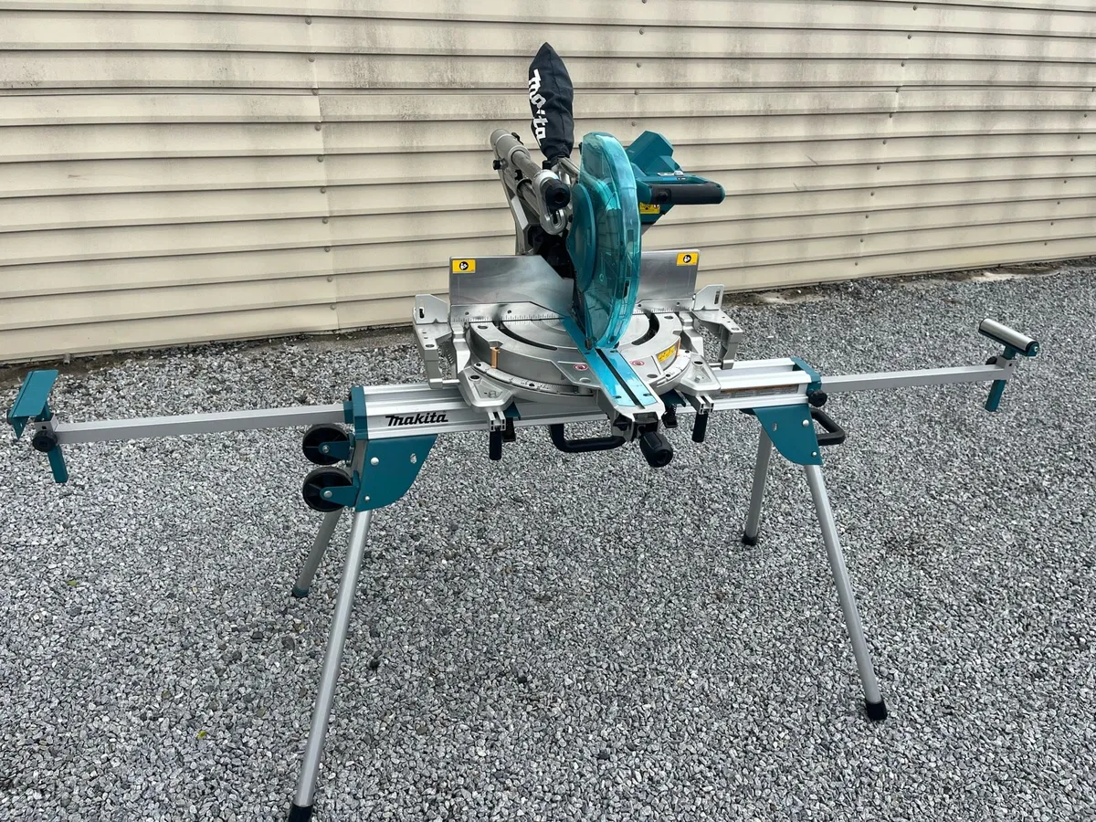 Makita 305m Mitre Saw and Stand - Image 1