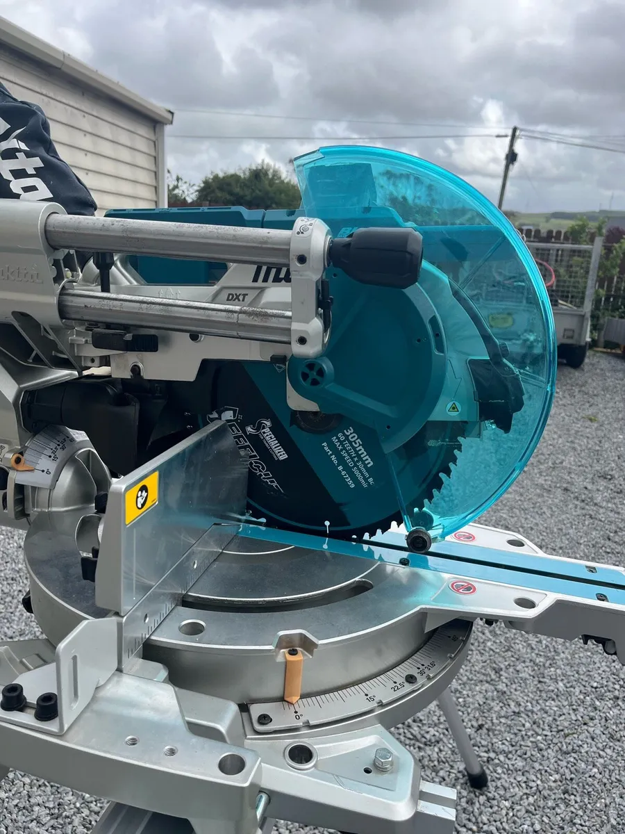 Makita 305m Mitre Saw and Stand - Image 2