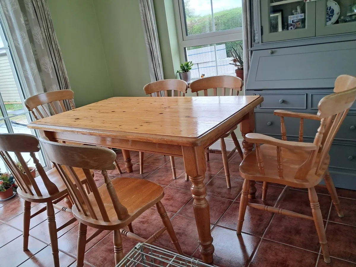 Kitchen table & Chairs - Image 4