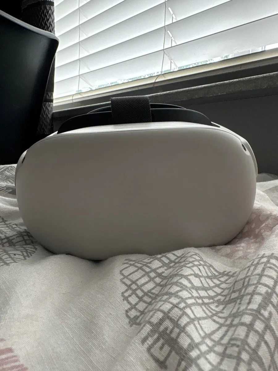 oculus Quest 2 - Image 1