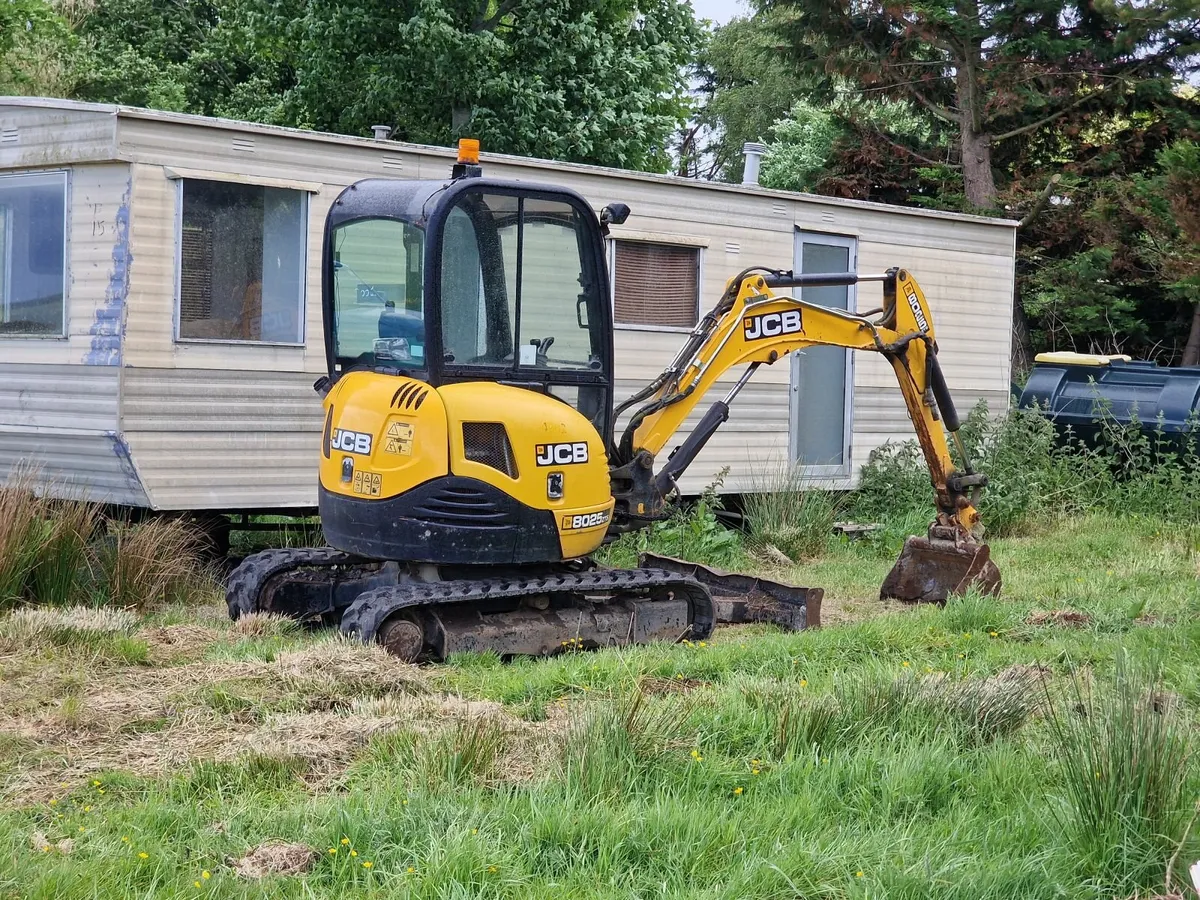 JCB 2.8 ton digger - Image 1