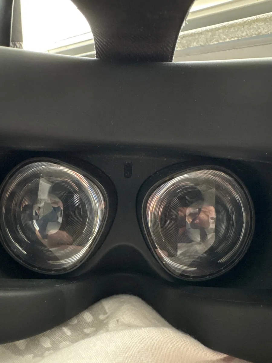 oculus Quest 2 - Image 3