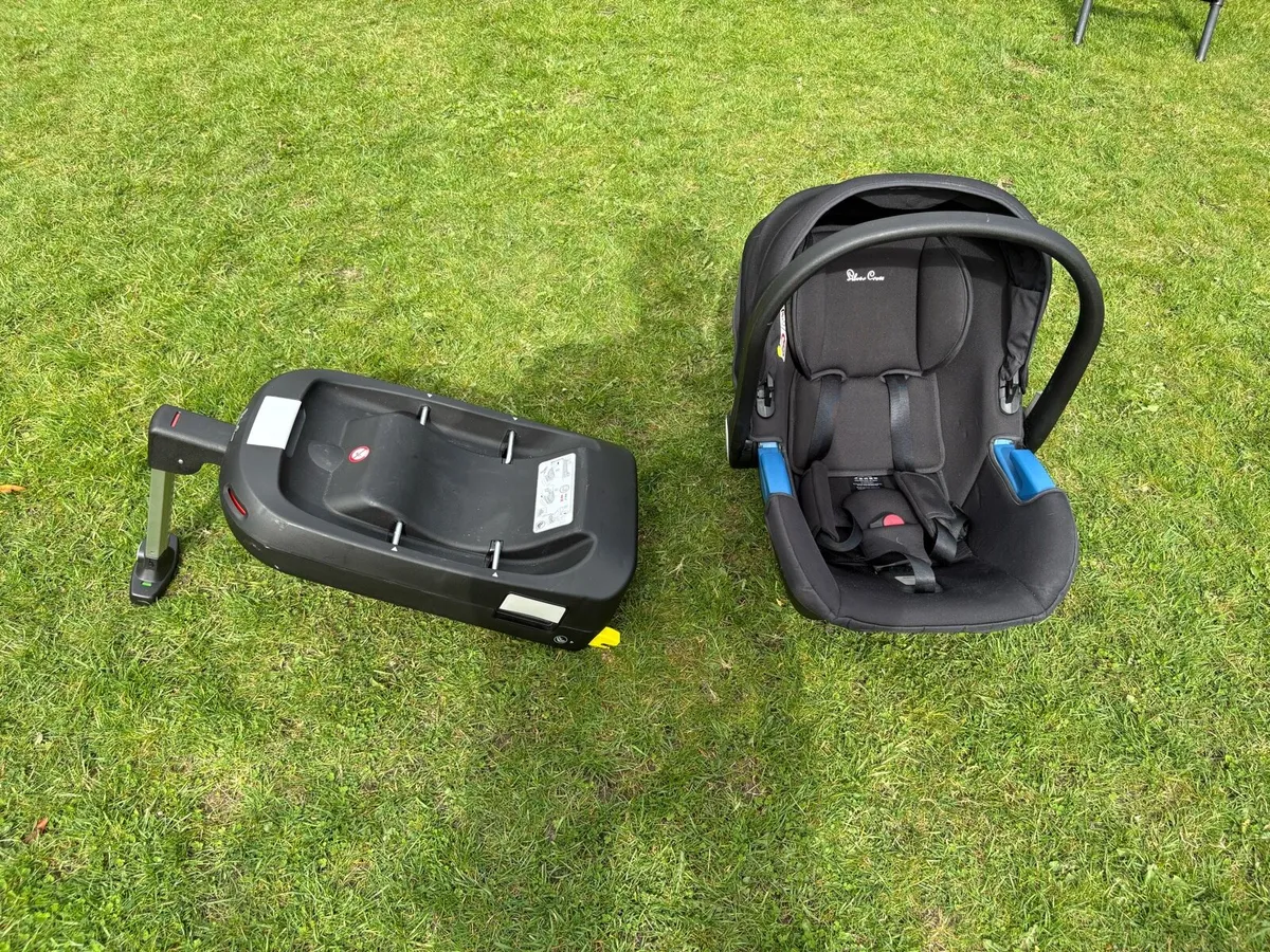 Silver Cross Simplicity Car Seat & Isofix Base - Image 1