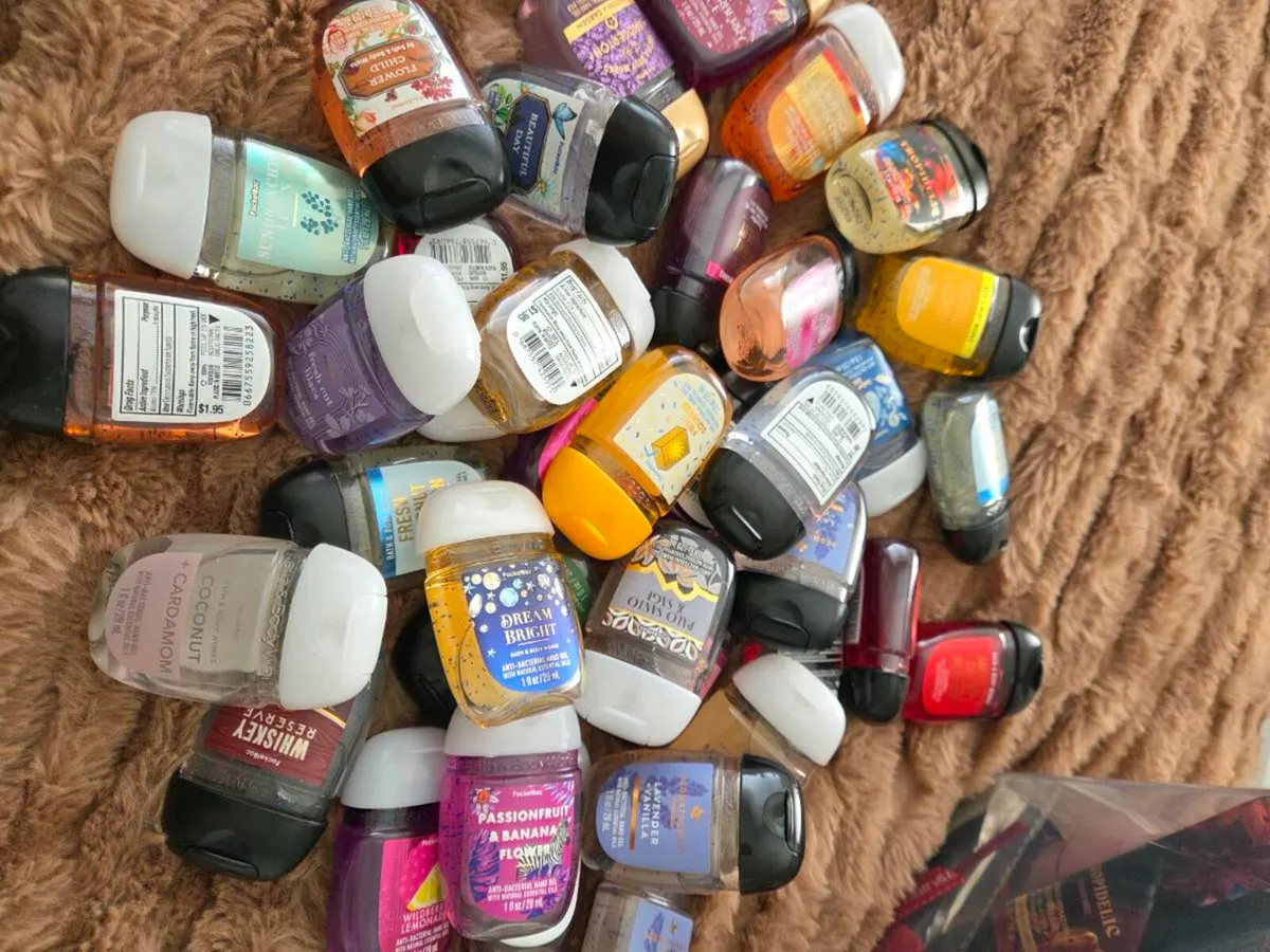 Bath&body hand sanitizers and holders - Image 2