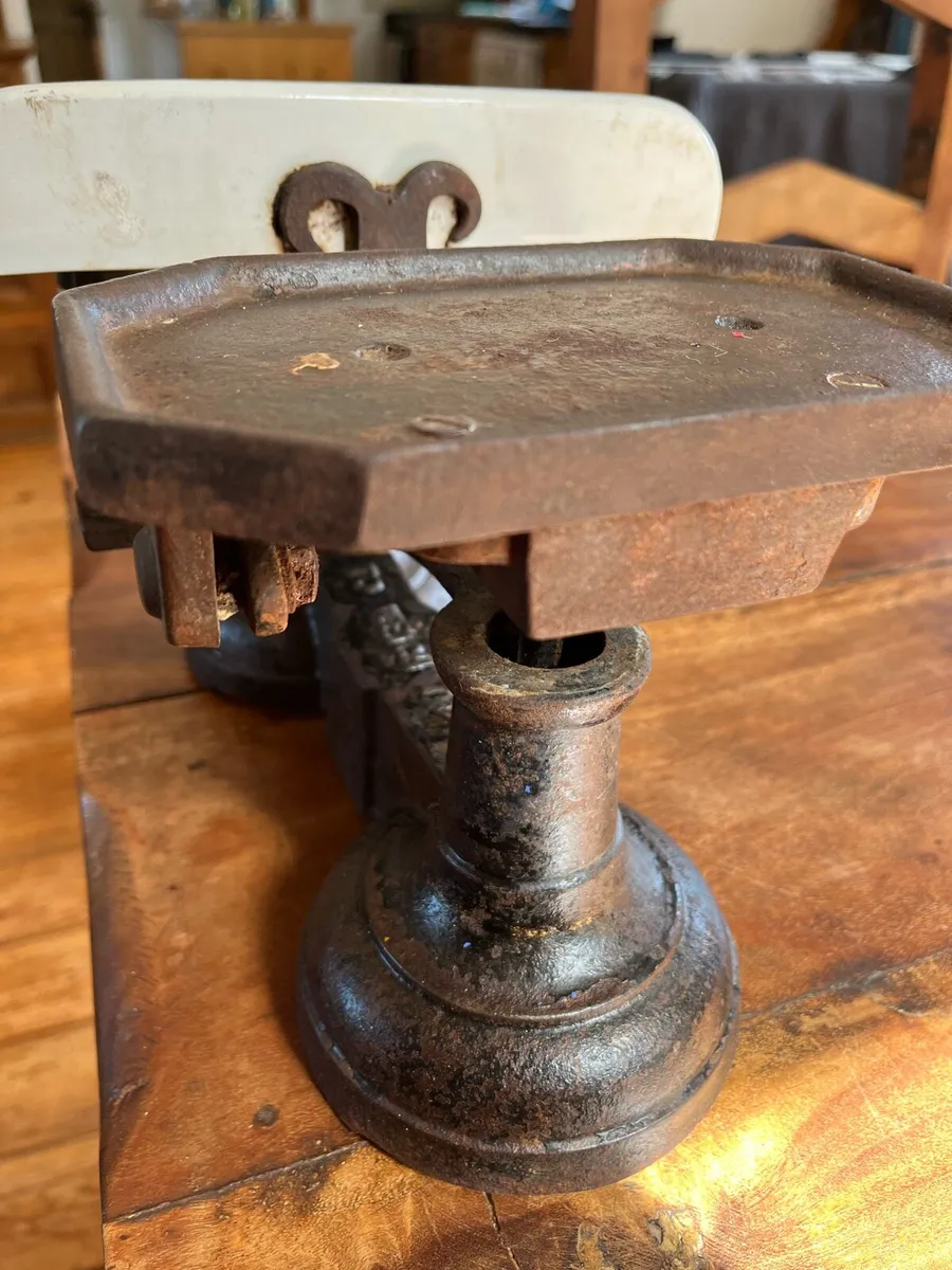 Antique weighing scales - Image 3