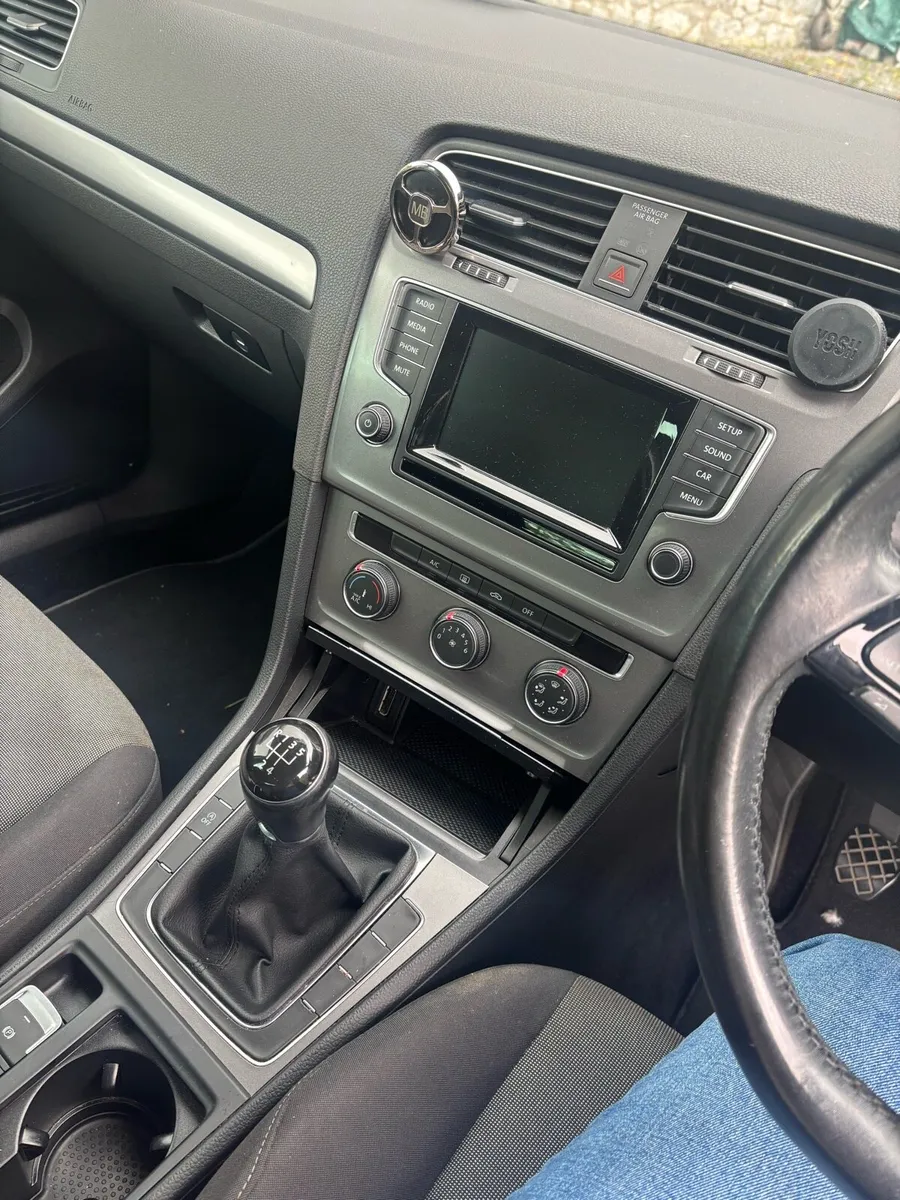 Volkswagen Golf - Image 4