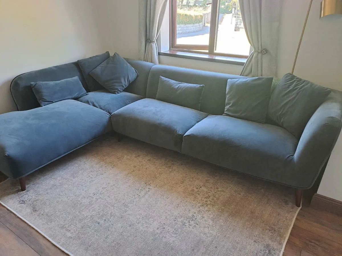 Corner Couch - Image 1