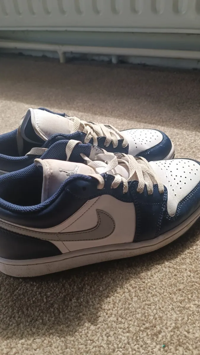 Nike air jordan 1 low rise size 6 - Image 1