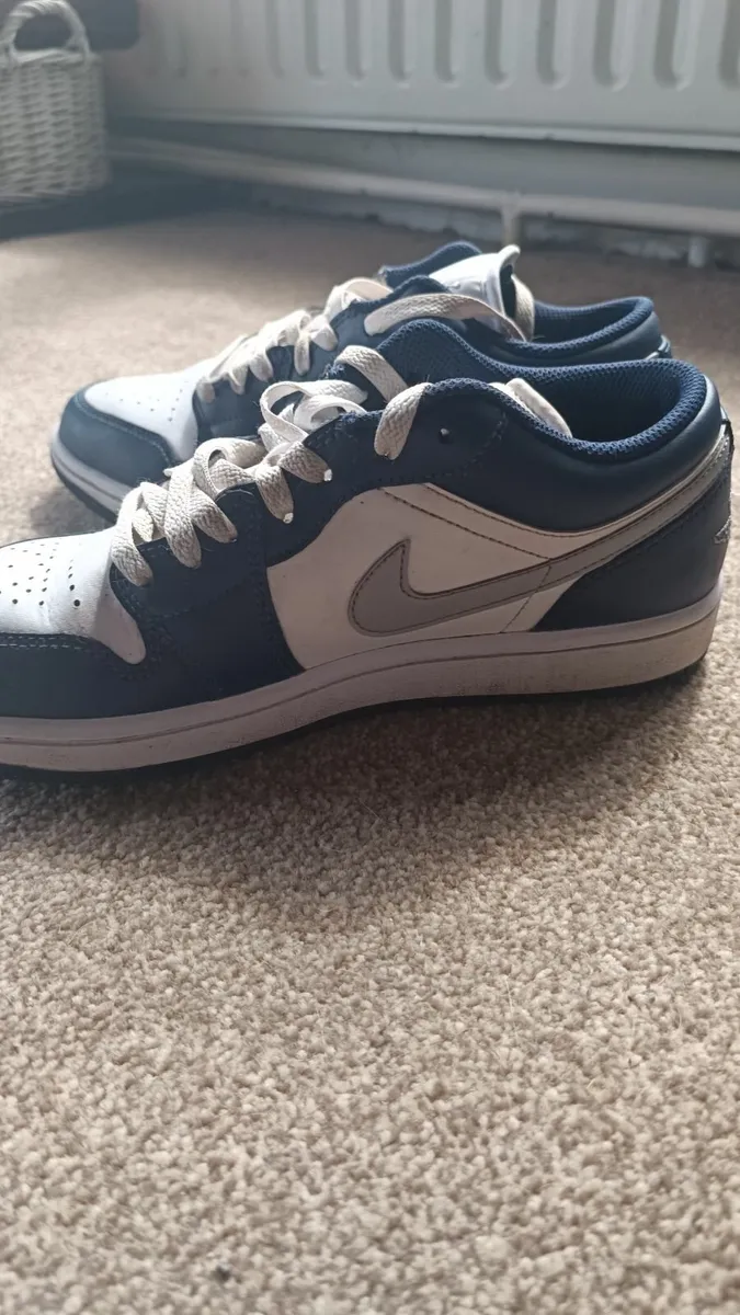Nike air jordan 1 low rise size 6 - Image 3