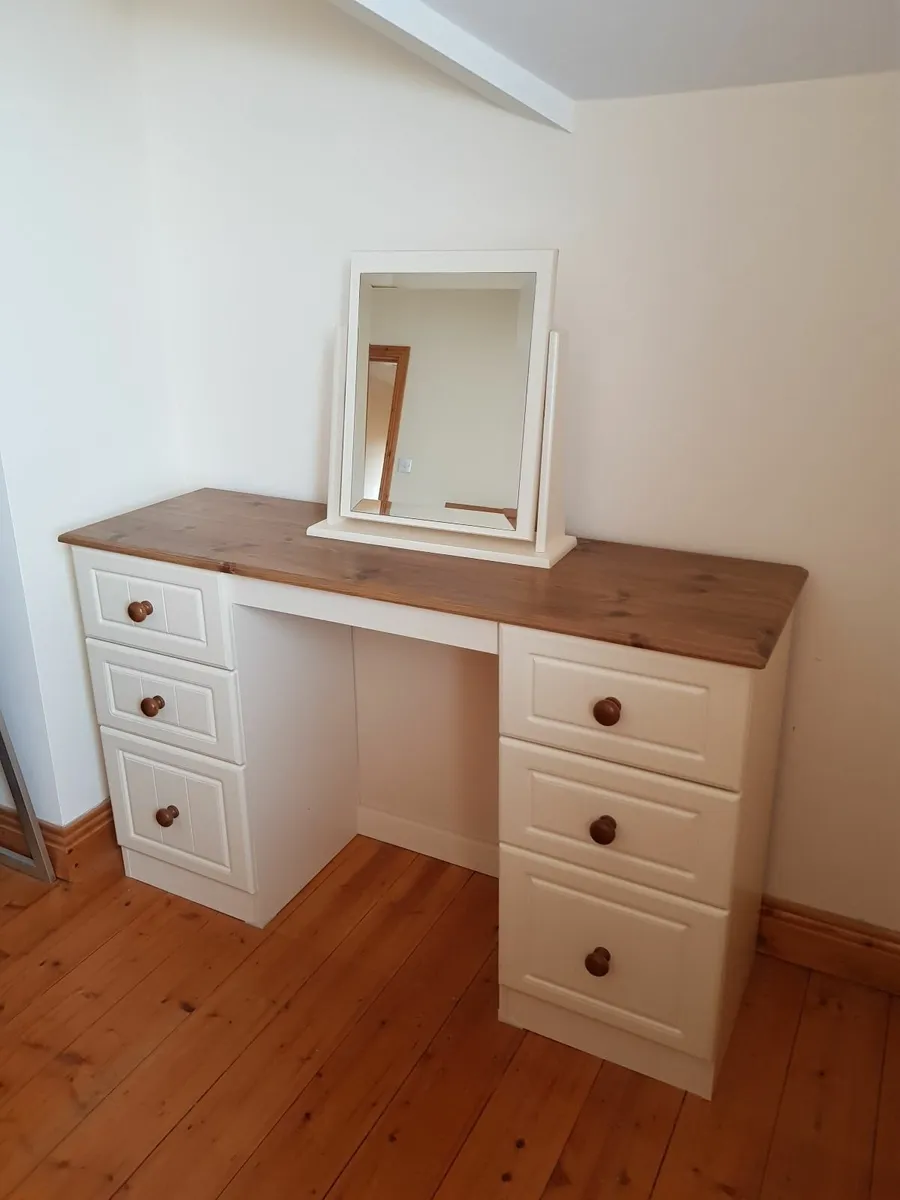 Bedroom Dressing Table, Stool & Mirror - Image 1
