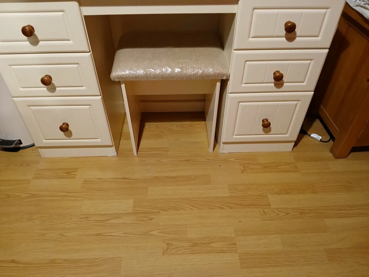 Bedroom Dressing Table, Stool & Mirror - Image 2