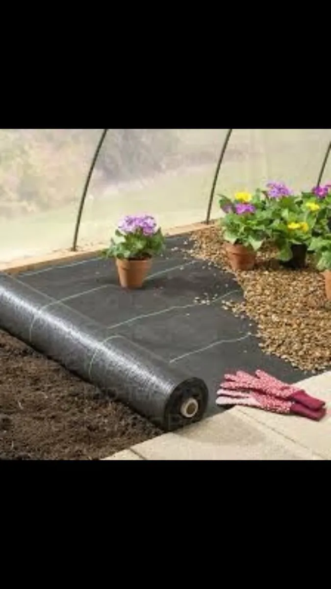 Large rolls of weed barrier - Image 3