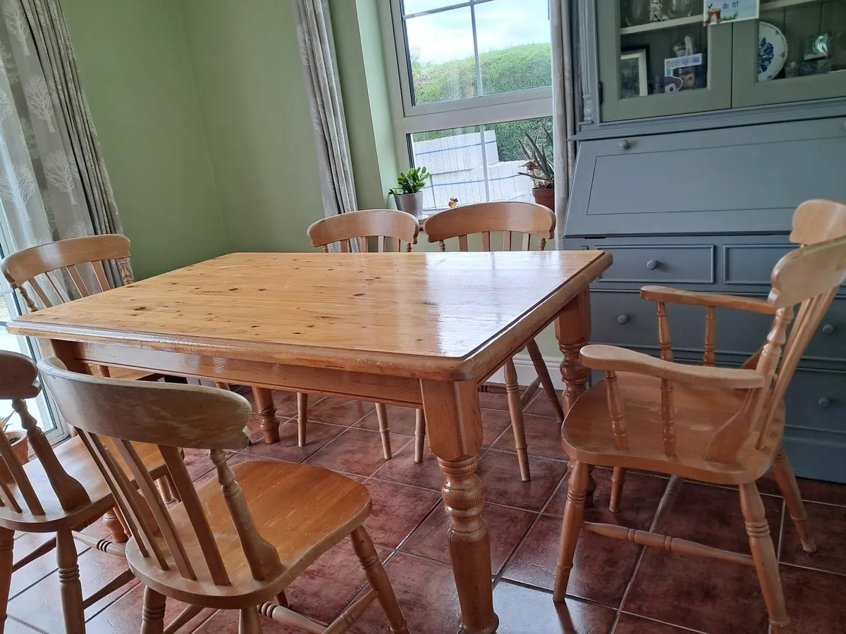 Kitchen table & Chairs - Image 1