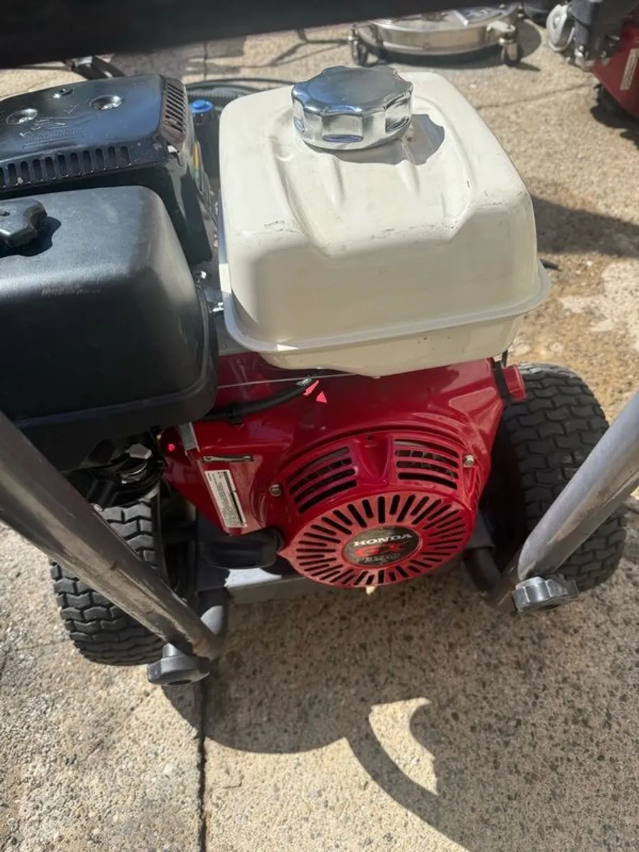 gx390 pressure washer - Image 3
