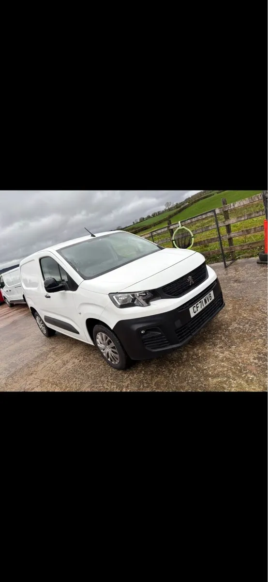 Van - Image 2