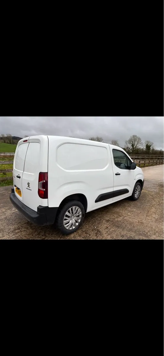 Van - Image 3