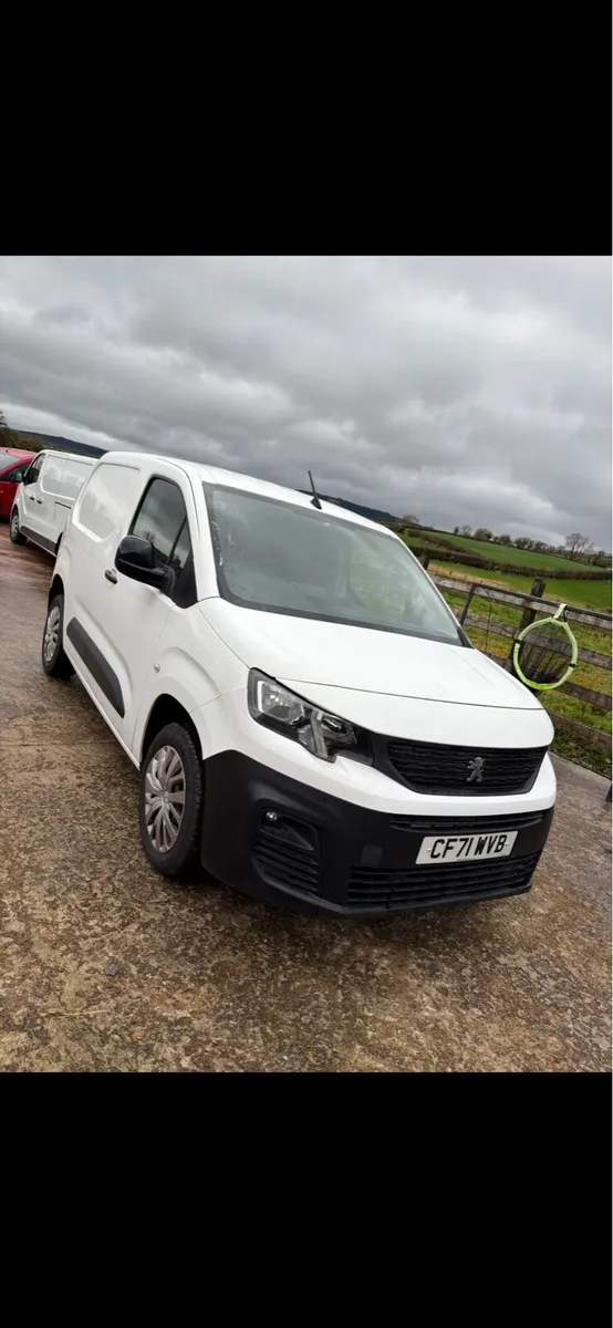 Van - Image 4