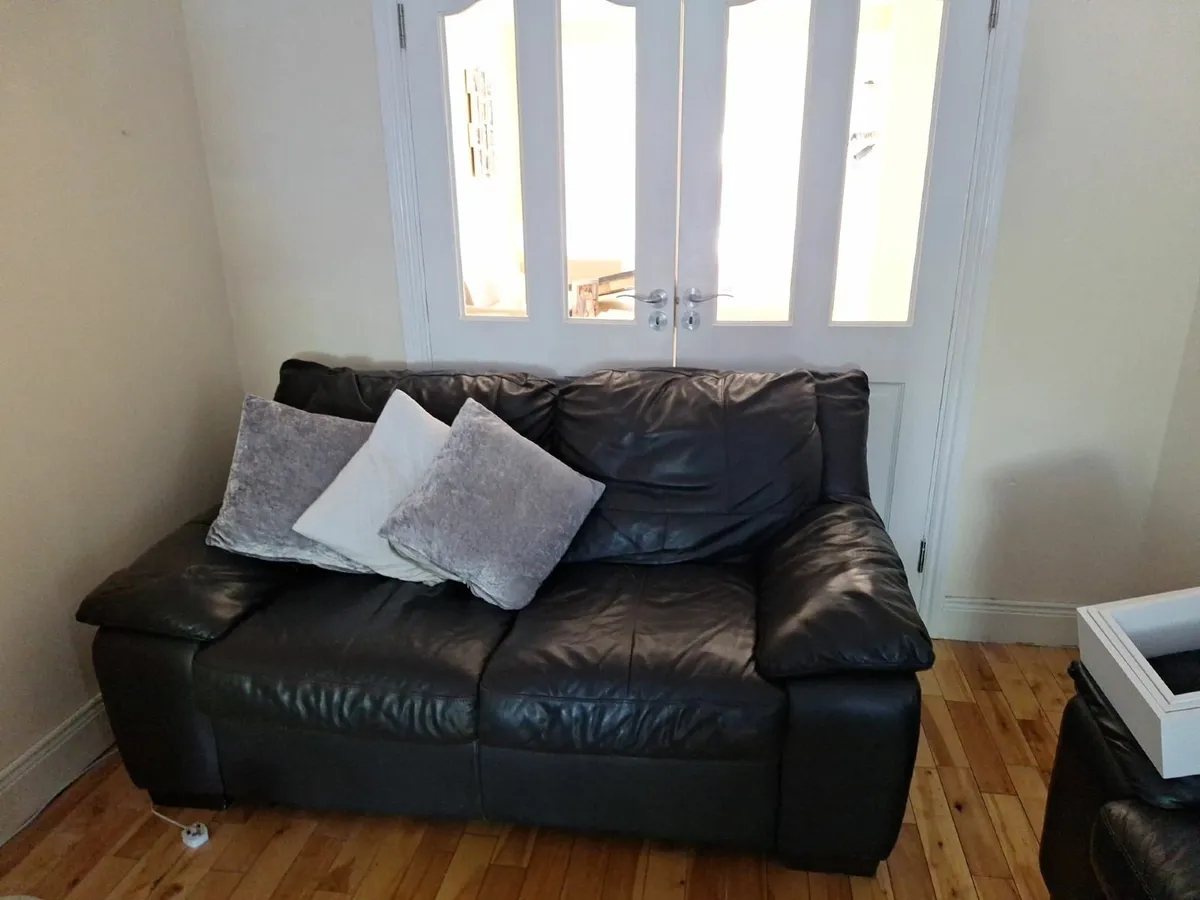 2 seater couch - Image 2