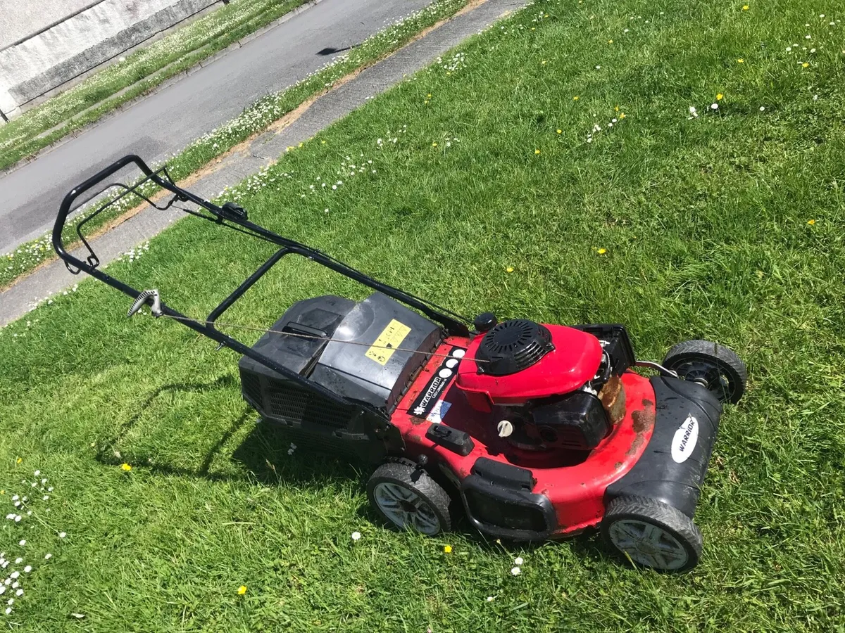 Lawnmower For sale Honda engine - Image 1