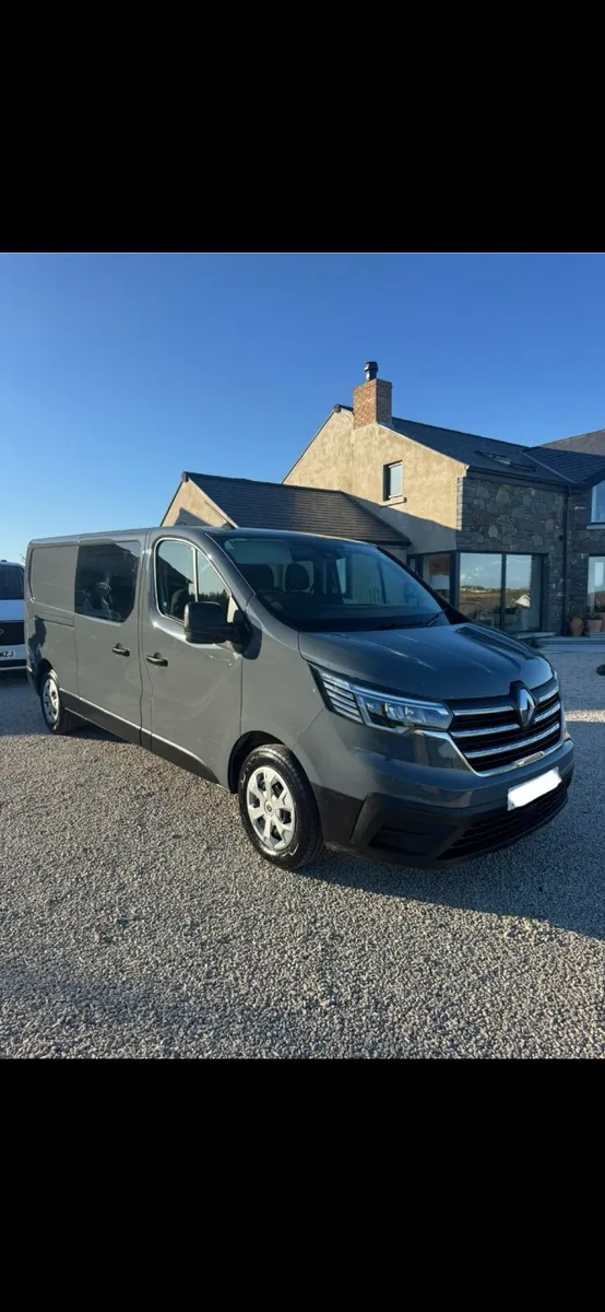 2024 Renault Trafic LL30 Advance Crew Van - Image 1