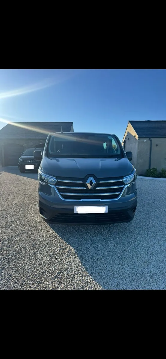 2024 Renault Trafic LL30 Advance Crew Van - Image 2