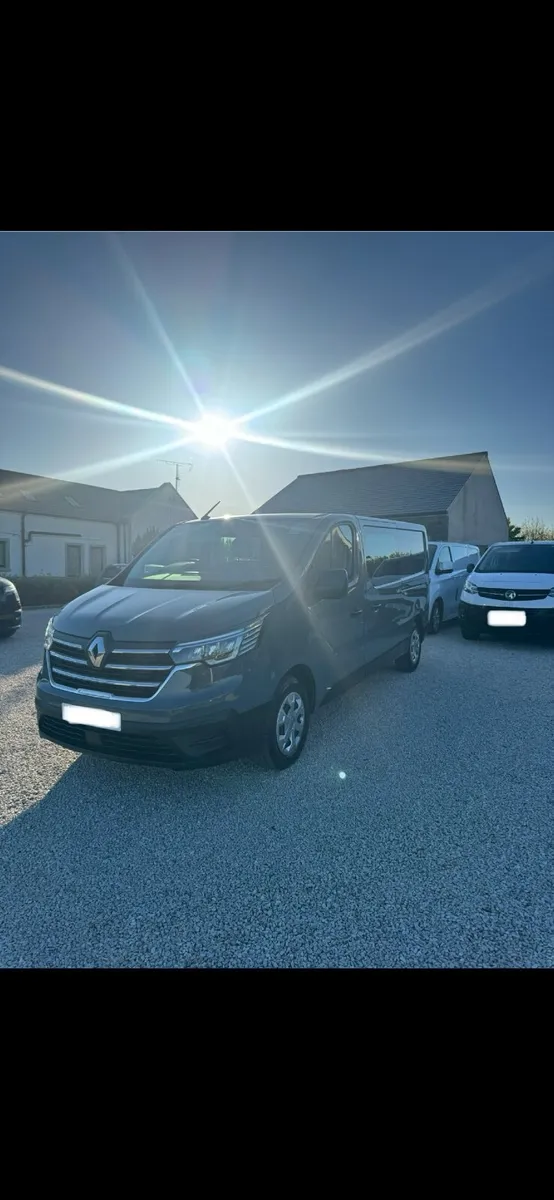 2024 Renault Trafic LL30 Advance Crew Van - Image 3