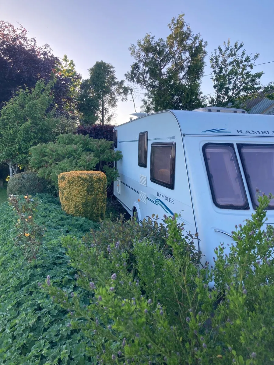 Caravan single axle 6 berth - Image 2