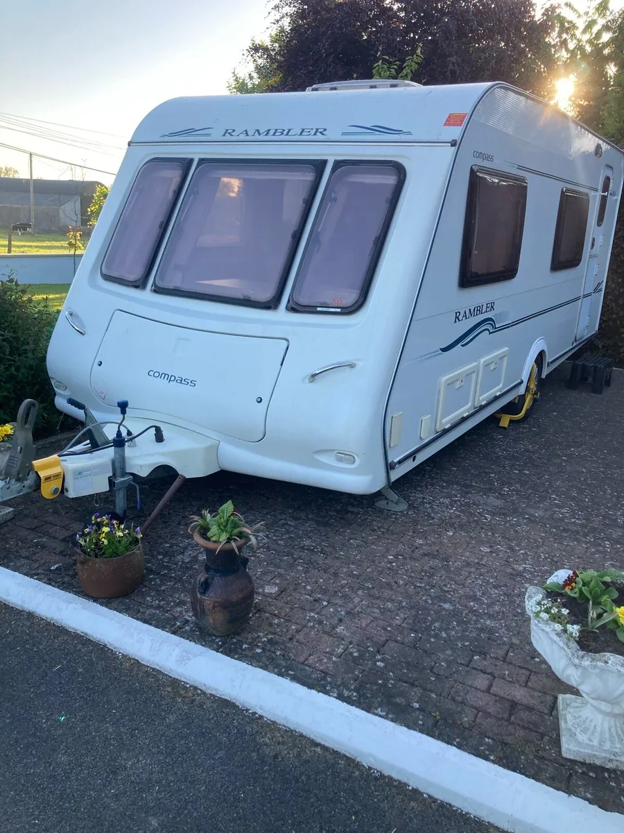 Caravan single axle 6 berth - Image 3