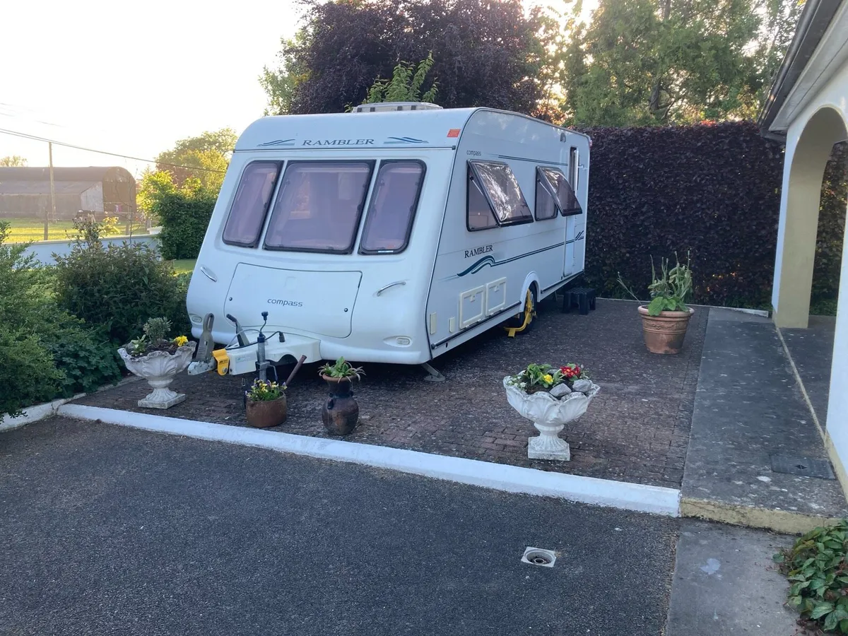Caravan single axle 6 berth - Image 1