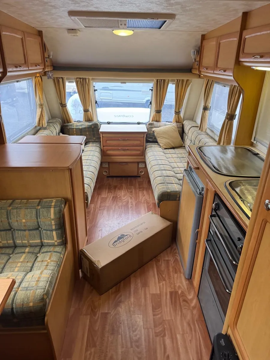 Caravan single axle 6 berth - Image 4