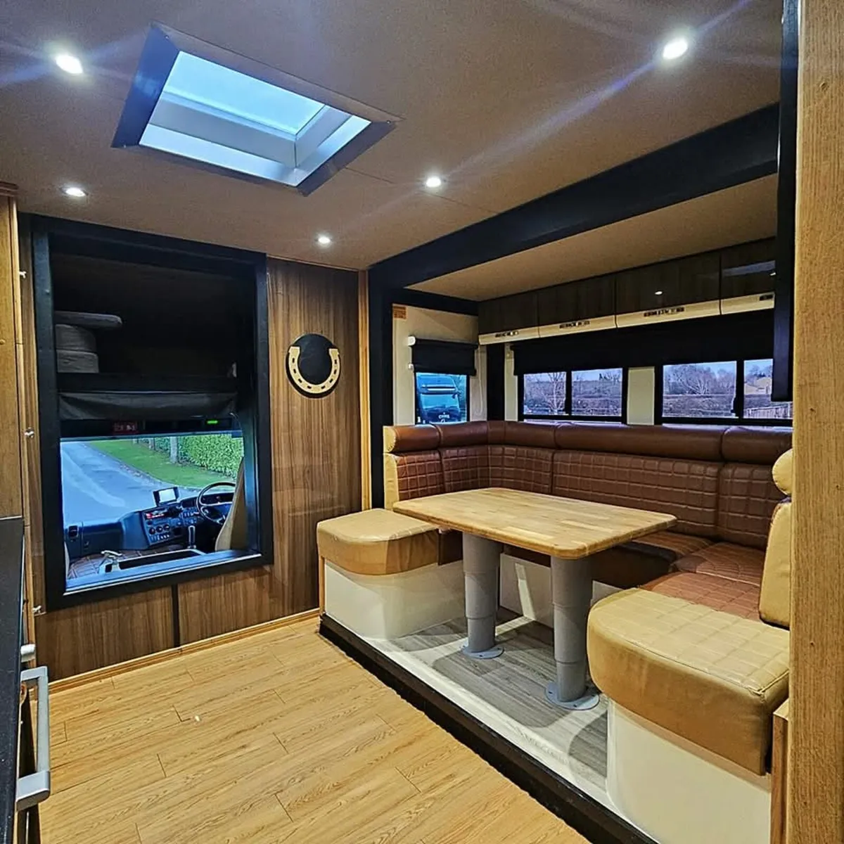 Scania 5 Horse 18Ton exceptional living Pop Out - Image 4