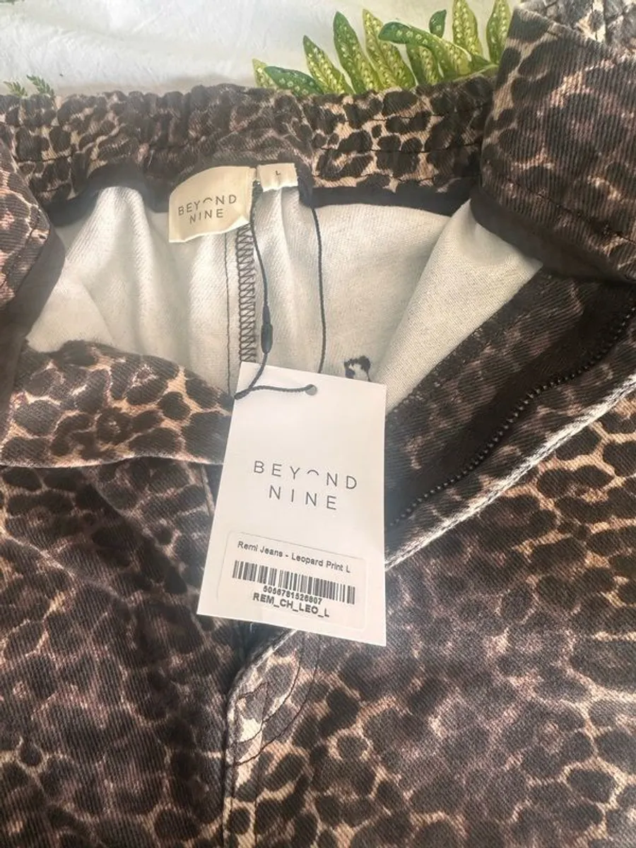 Beyond nine remi jeans BNWT - Image 3