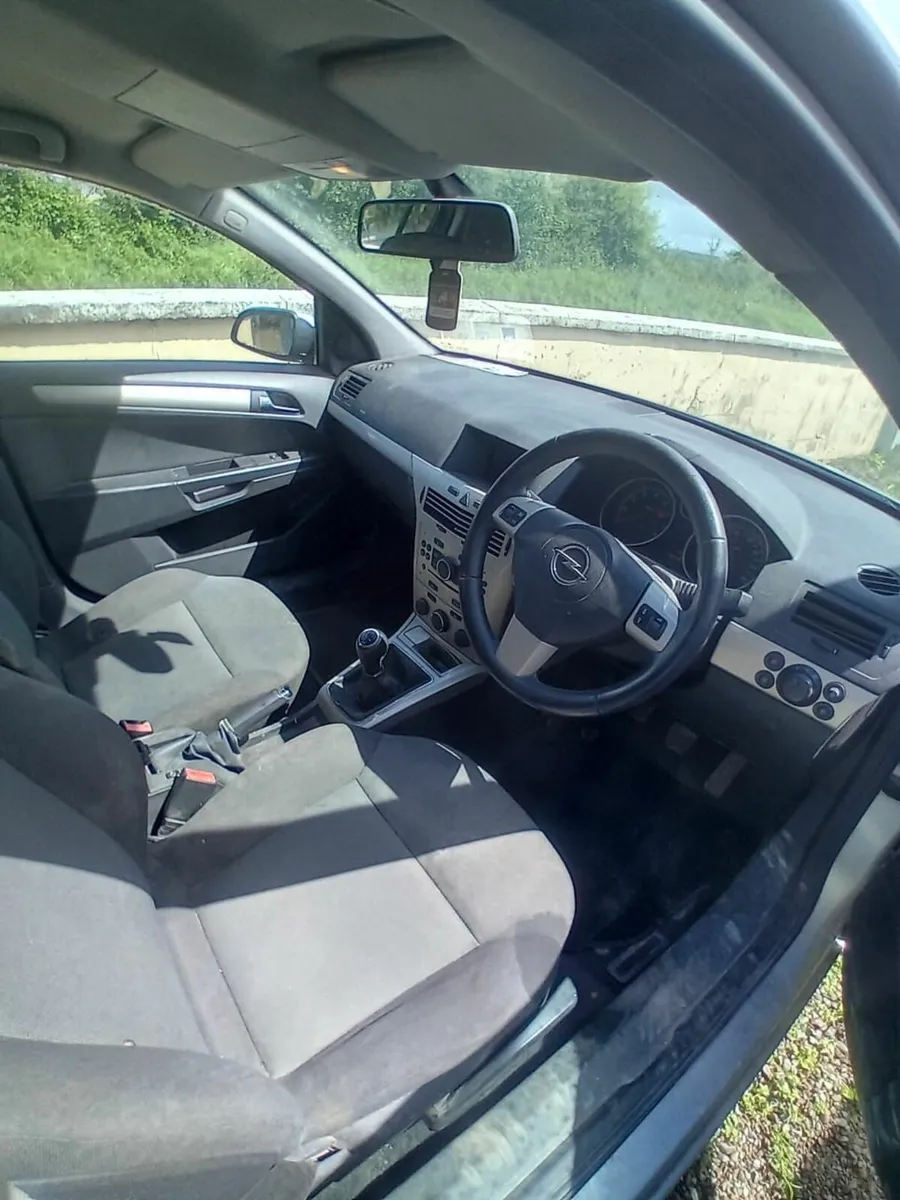 Opel Astra 2008 - Image 2