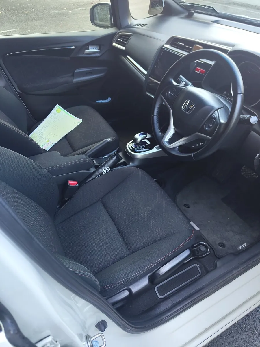 Honda Fit 1.5 hybrid - Image 4