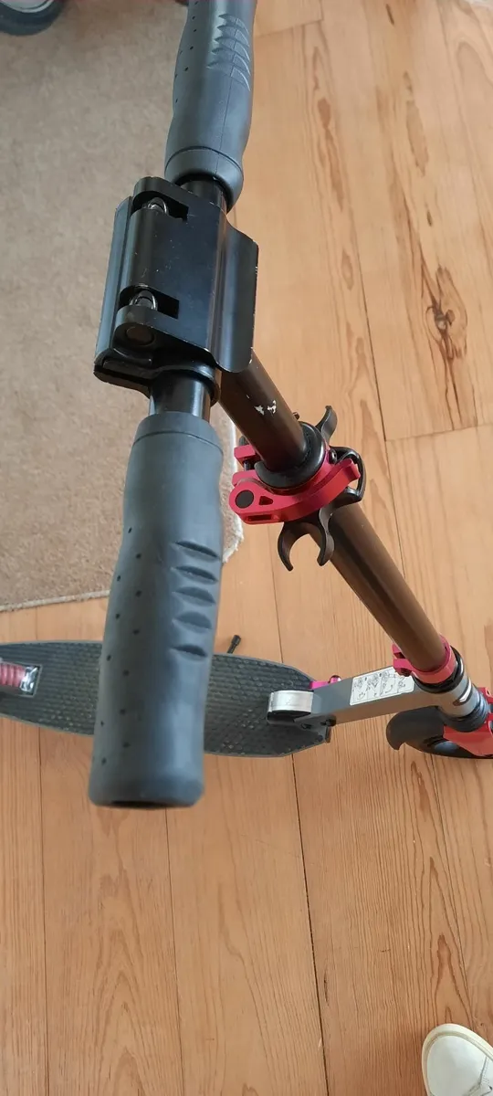 Black and pink scooter - Image 2