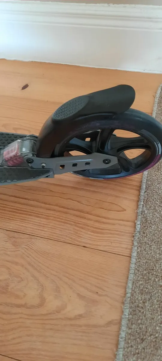 Black and pink scooter - Image 3