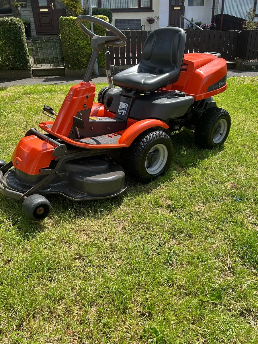 Husqvarna R15C triple cut ride on lawnmower - Image 1