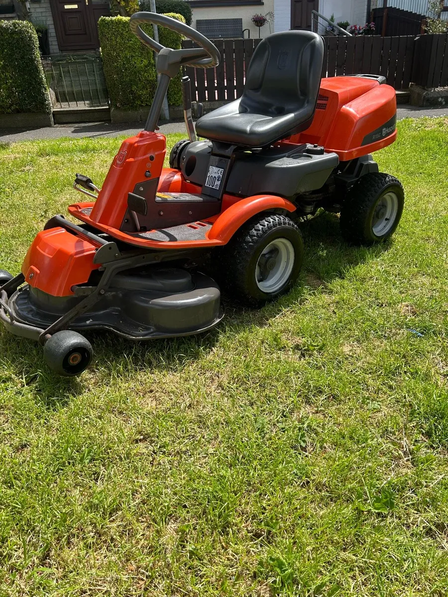 Husqvarna R15C triple cut ride on lawnmower - Image 2