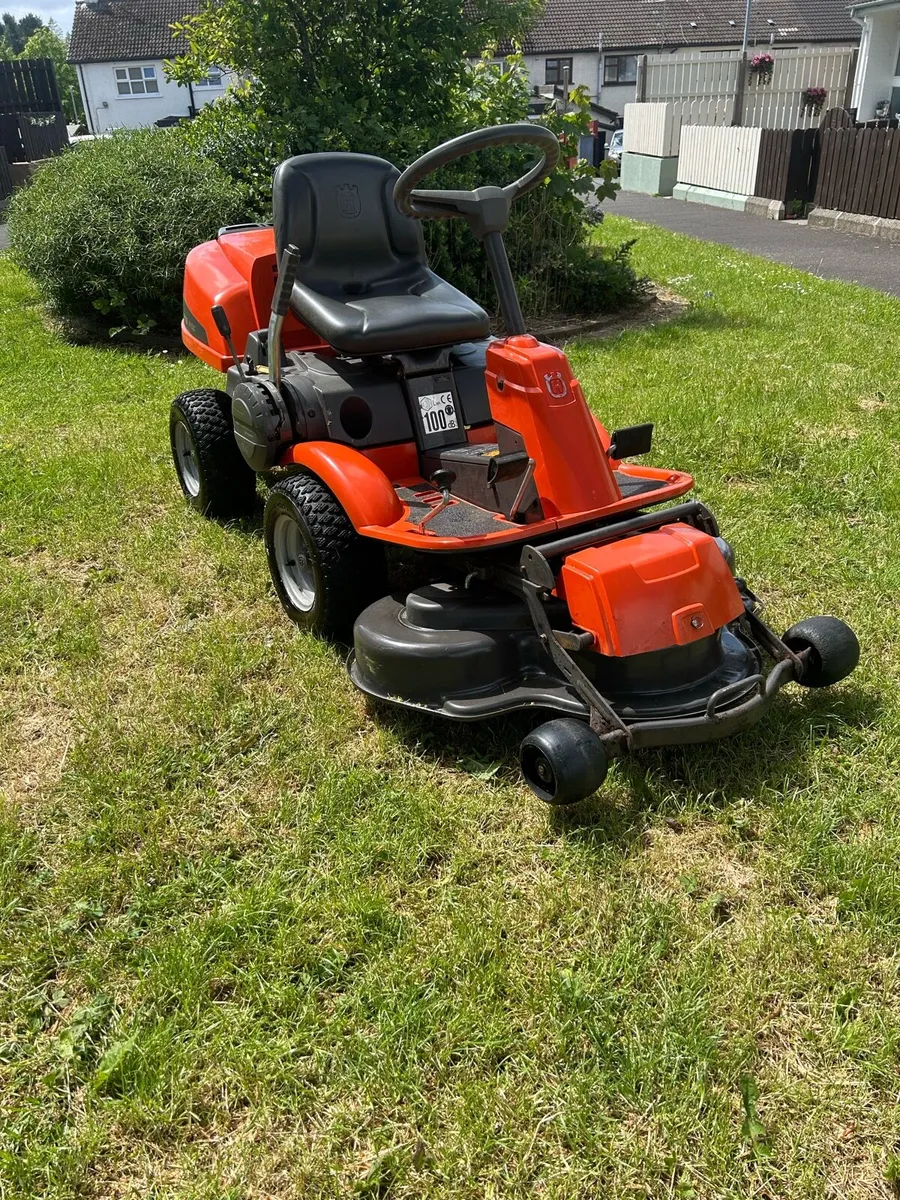 Husqvarna R15C triple cut ride on lawnmower - Image 3