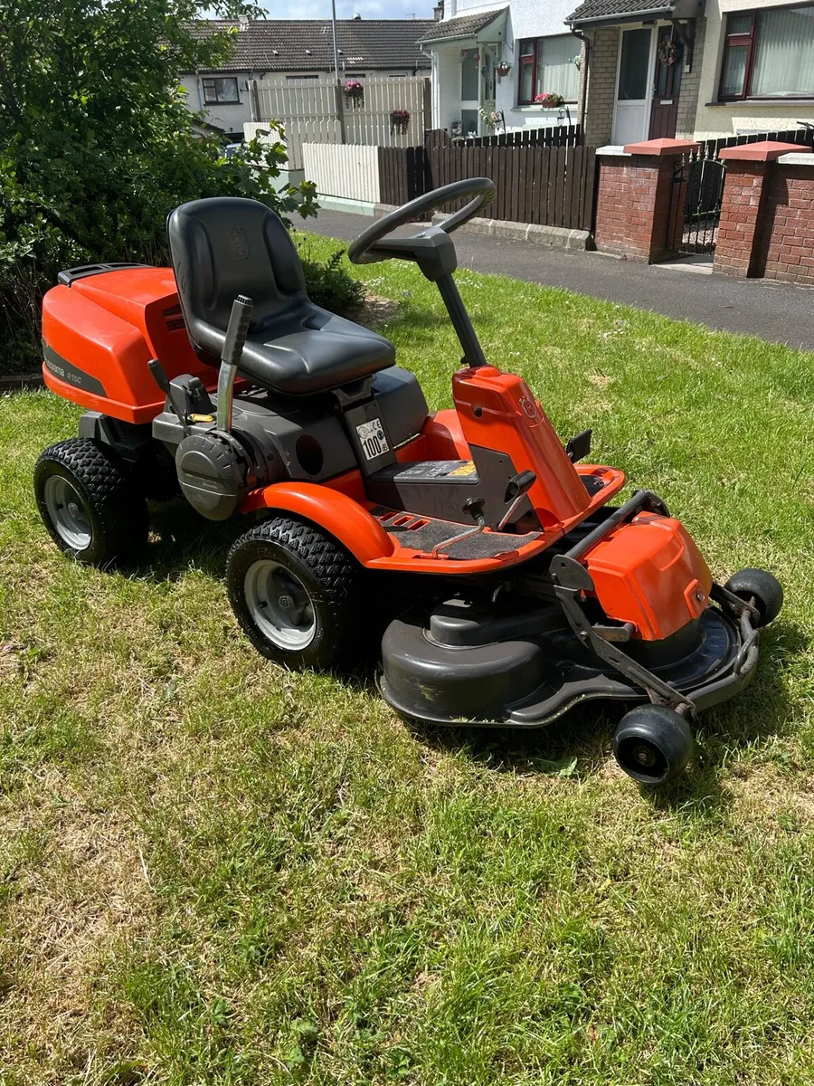 Husqvarna R15C triple cut ride on lawnmower - Image 4