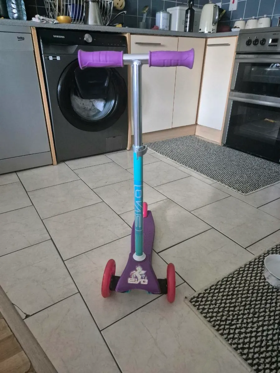 Kids scooter - Image 1