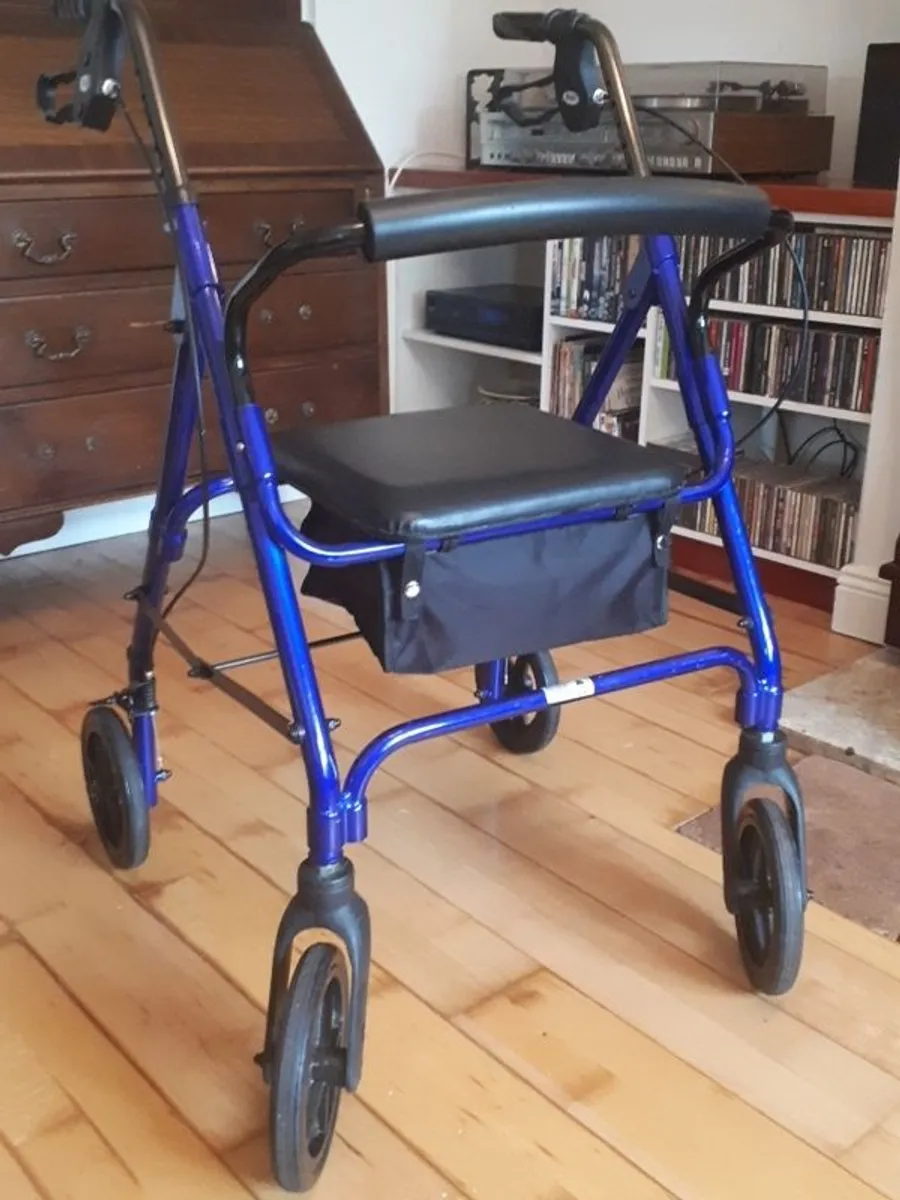 4 wheeled walker - Image 2
