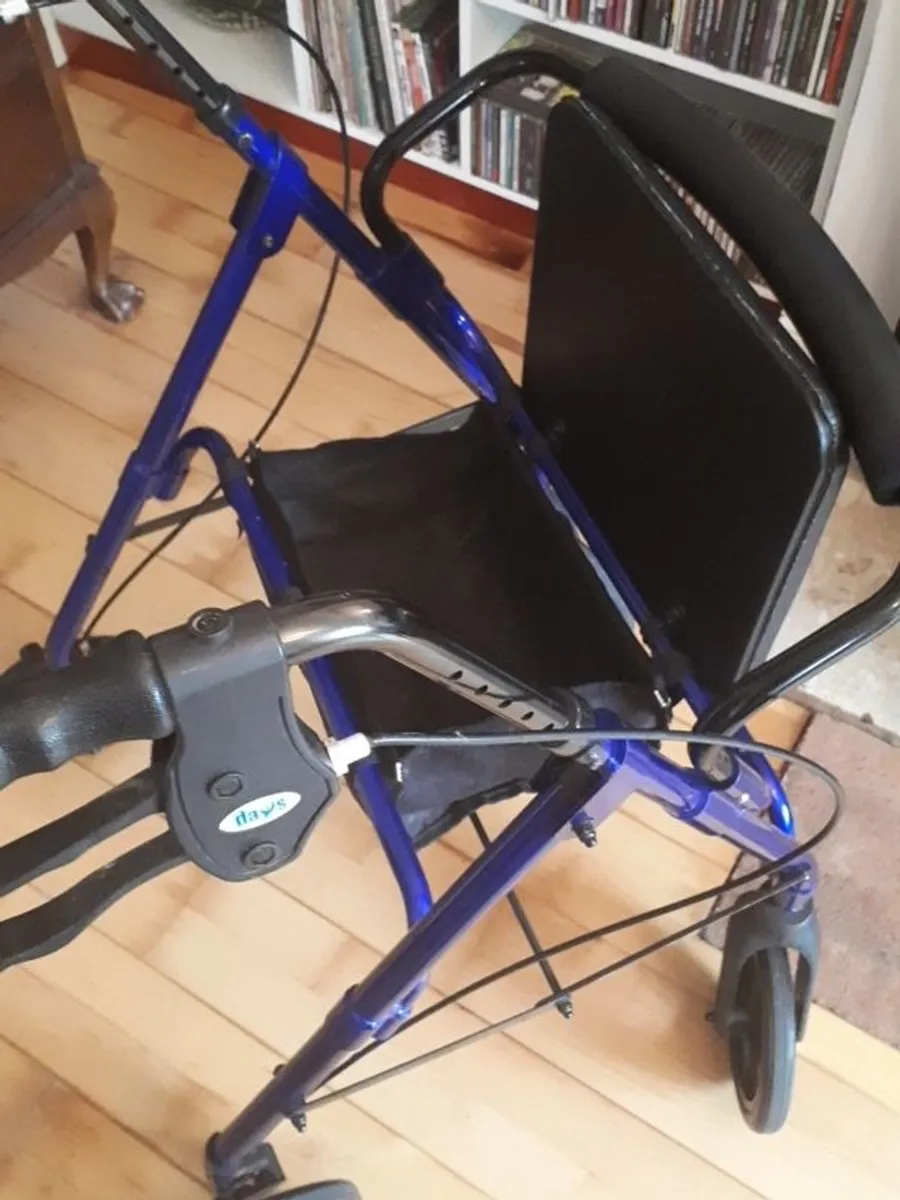 4 wheeled walker - Image 3