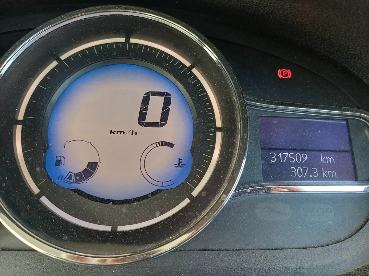 Renault fluence 1.5L Diesel. 151LS822 - Image 4