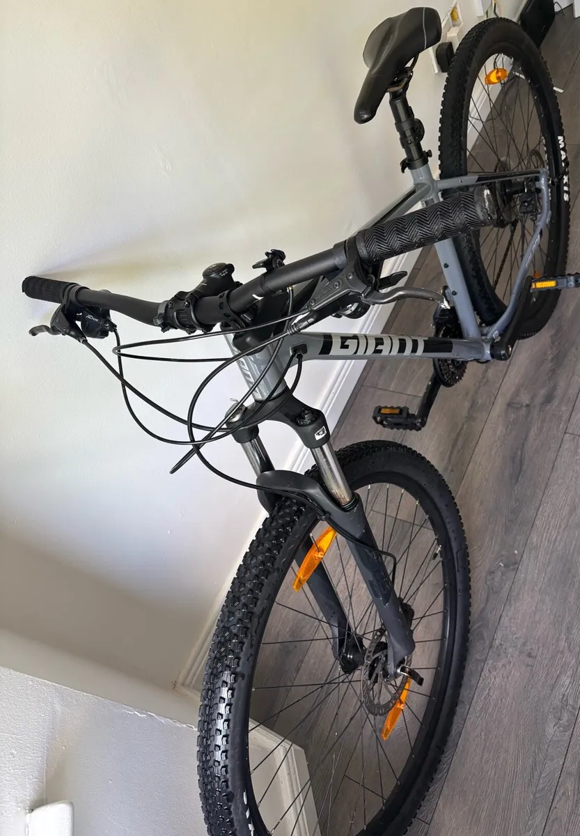 Giant Talon 2 Mountain Bike - Image 2