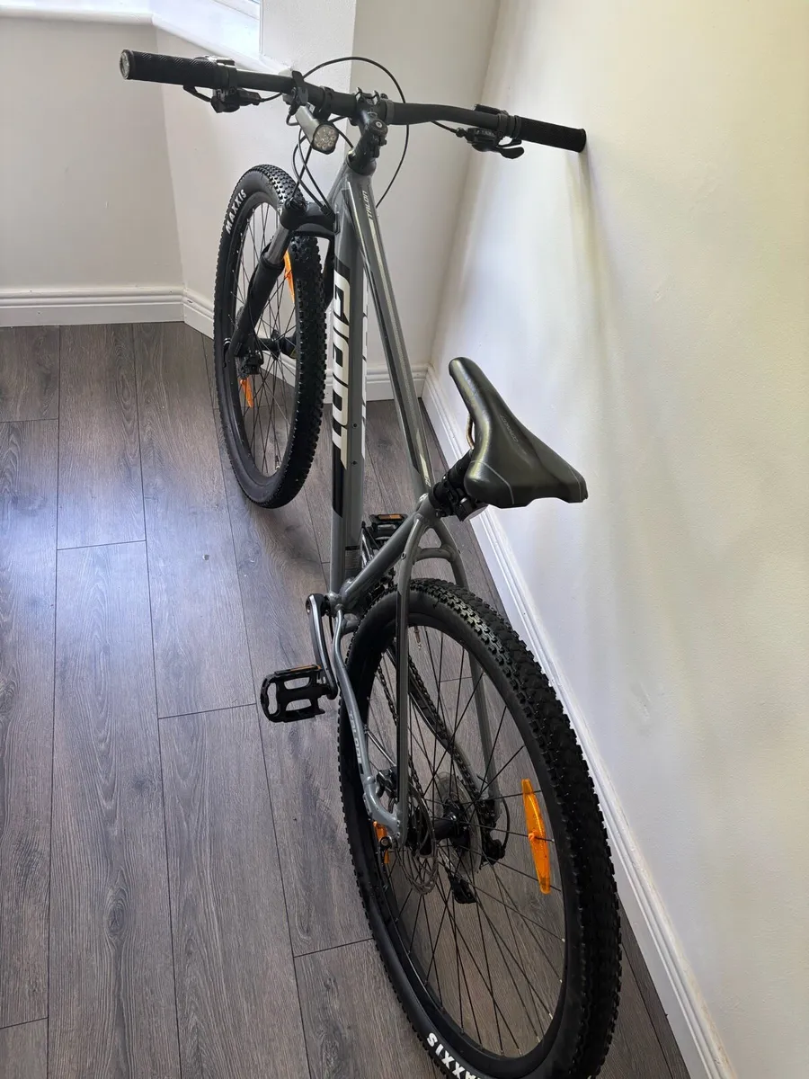 Giant Talon 2 Mountain Bike - Image 3