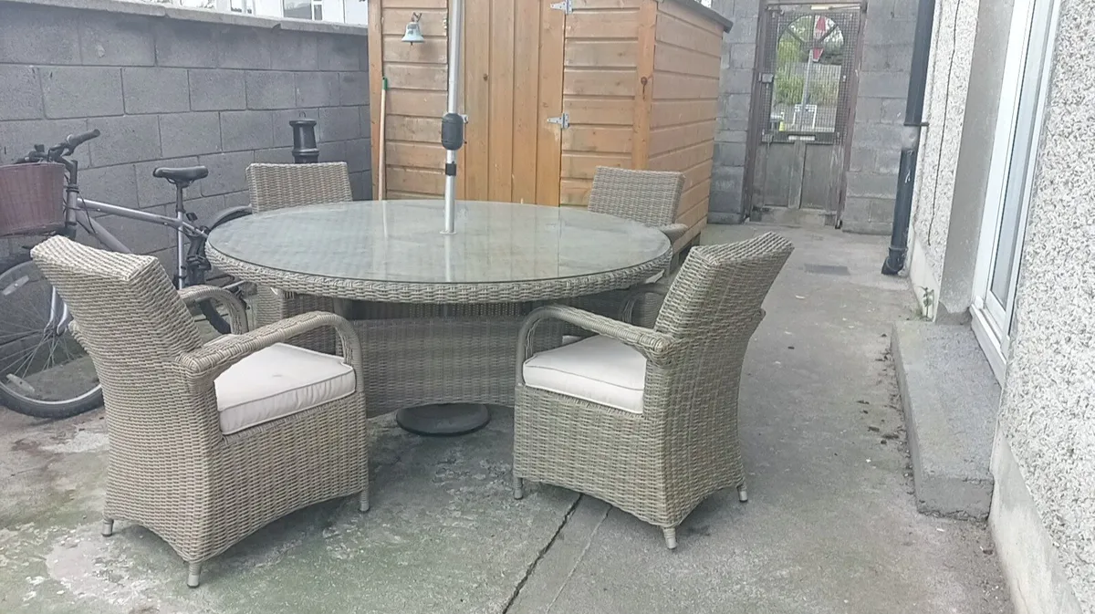 Garden table and chairs - Image 3