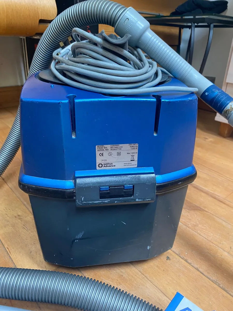 Vacuum cleaner - Image 1