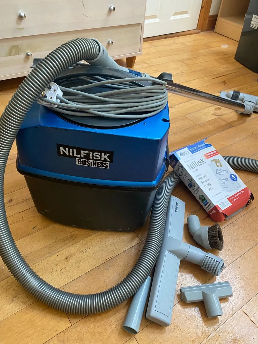 Vacuum cleaner - Image 2