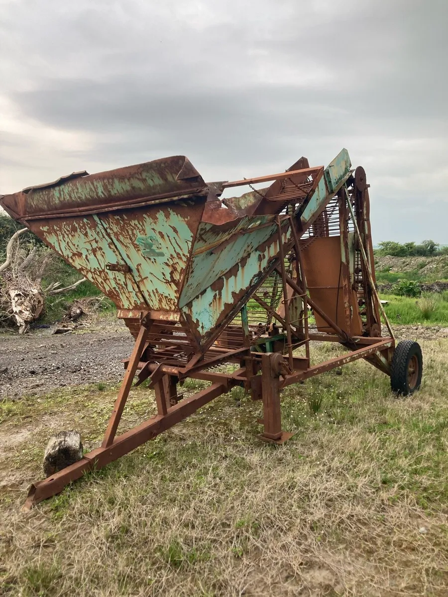 Turf conveyor - Image 1